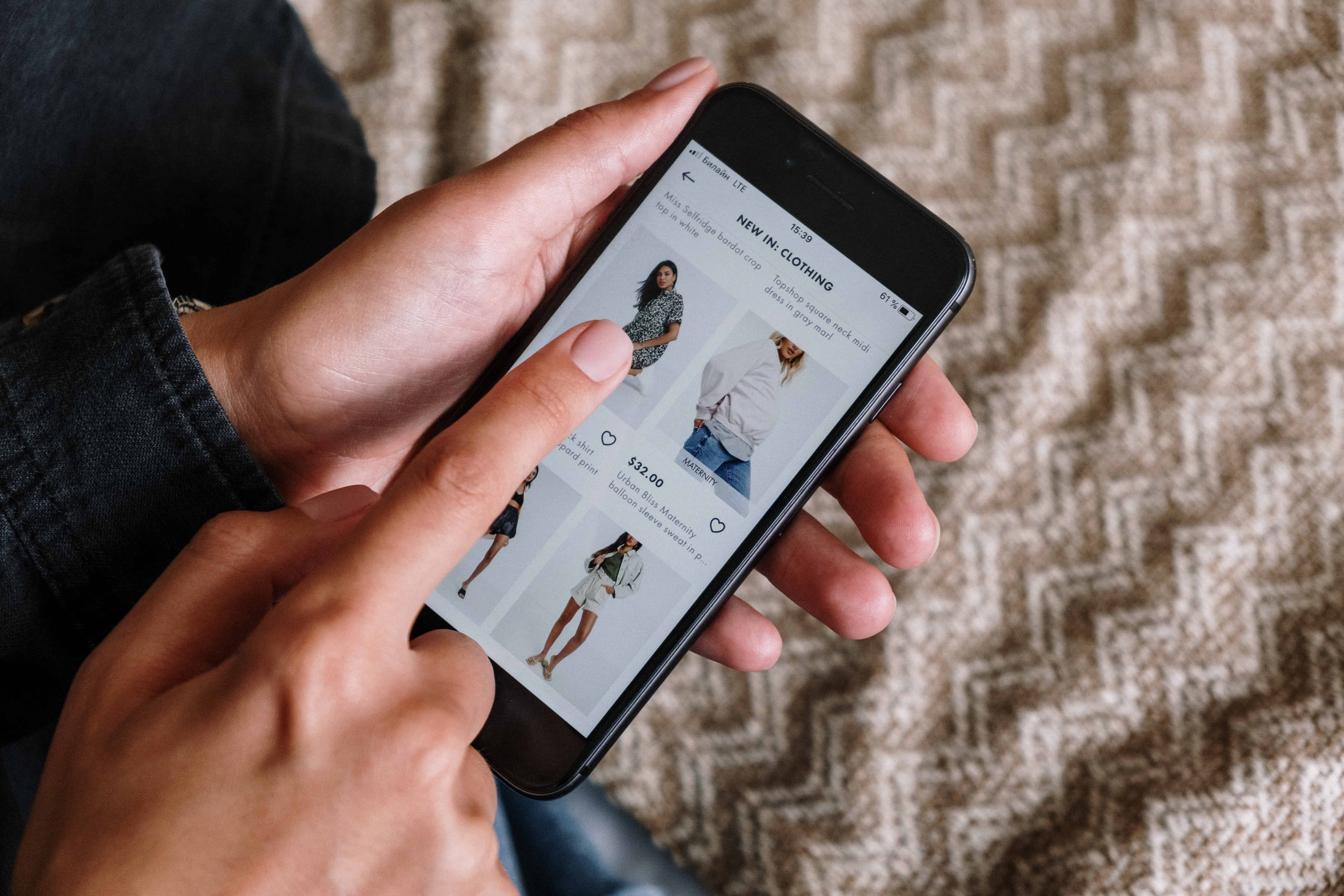 User experience as e-commerce challenges